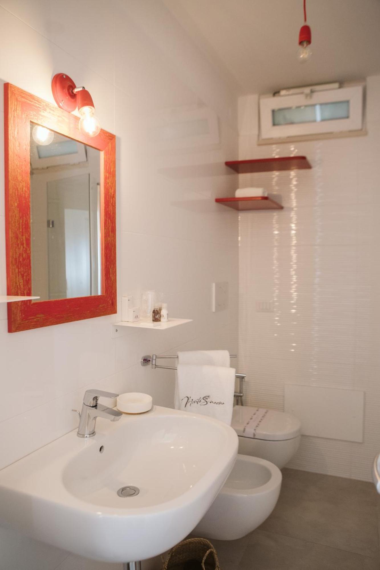 Monte Simeone Bed & Breakfast โปลีญาโนอามาเร ภายนอก รูปภาพ